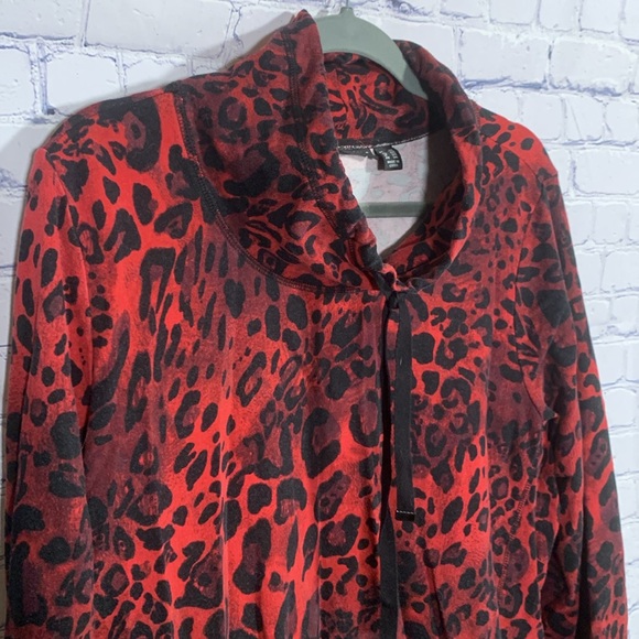 Susan Graver Womens Cowl Neck Leopard Print Pullover Red Black Size 2X Casual - Picture 2 of 7